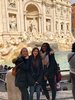 SPF-Schülerinnen vor der Fontana di Trevi in Rom (2019)