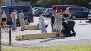 Schulgarten: die Beete werden gezimmert 