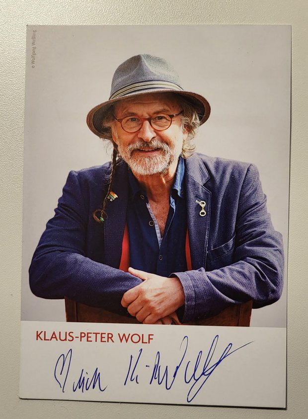 Unterhaltsam, berührend und fesselnd: Lesung des Krimiautors Klaus-Peter Wolf in der U2a und U2b