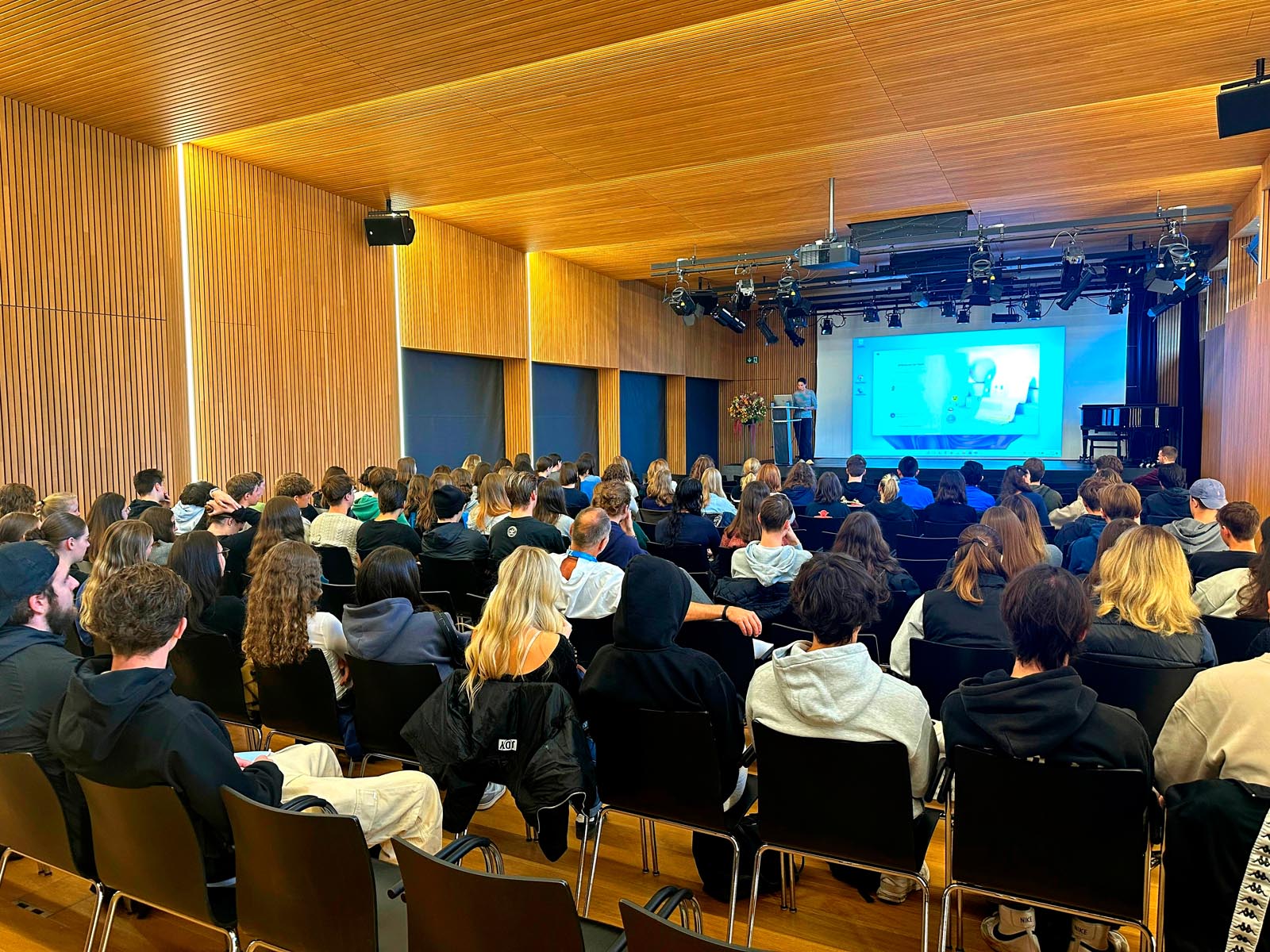 Erste UniKUS-Hochschulmesse: Plenumsteil in der Aula