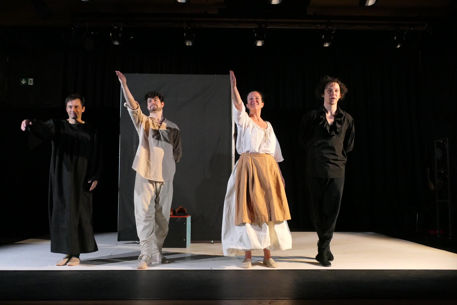 Lachen als Medizin: Theateraufführung «Le Médecin malgré lui» in der Aula, Fotos: Jojo Theis (G6g)